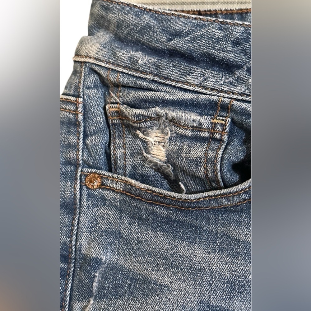 American, Eagle outfitters Blue distressed Denim Jeans. - Picture 3 of 7